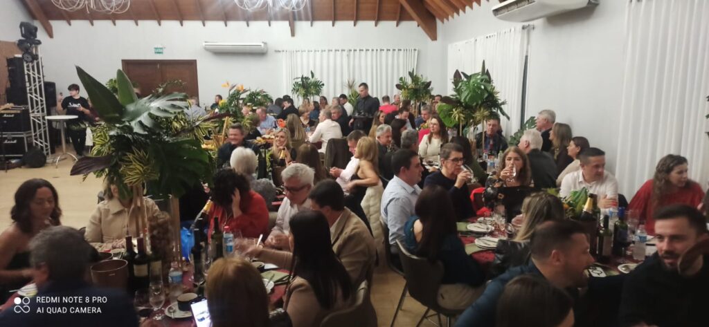 Noite de Queijos e Vinhos